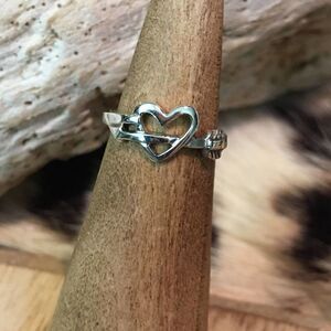 Heart and Arrow Sterling Silver Toe Ring Midi Ring